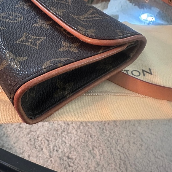 Authentic Louis Vuitton Florentine Pochette Belt Bag – Monogram Canvas - Picture 10 of 15
